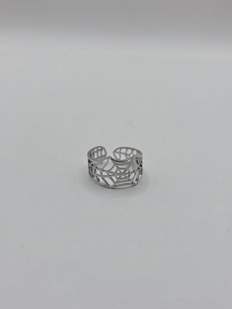 Spiderweb ring