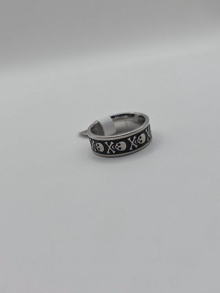 Skull band ring